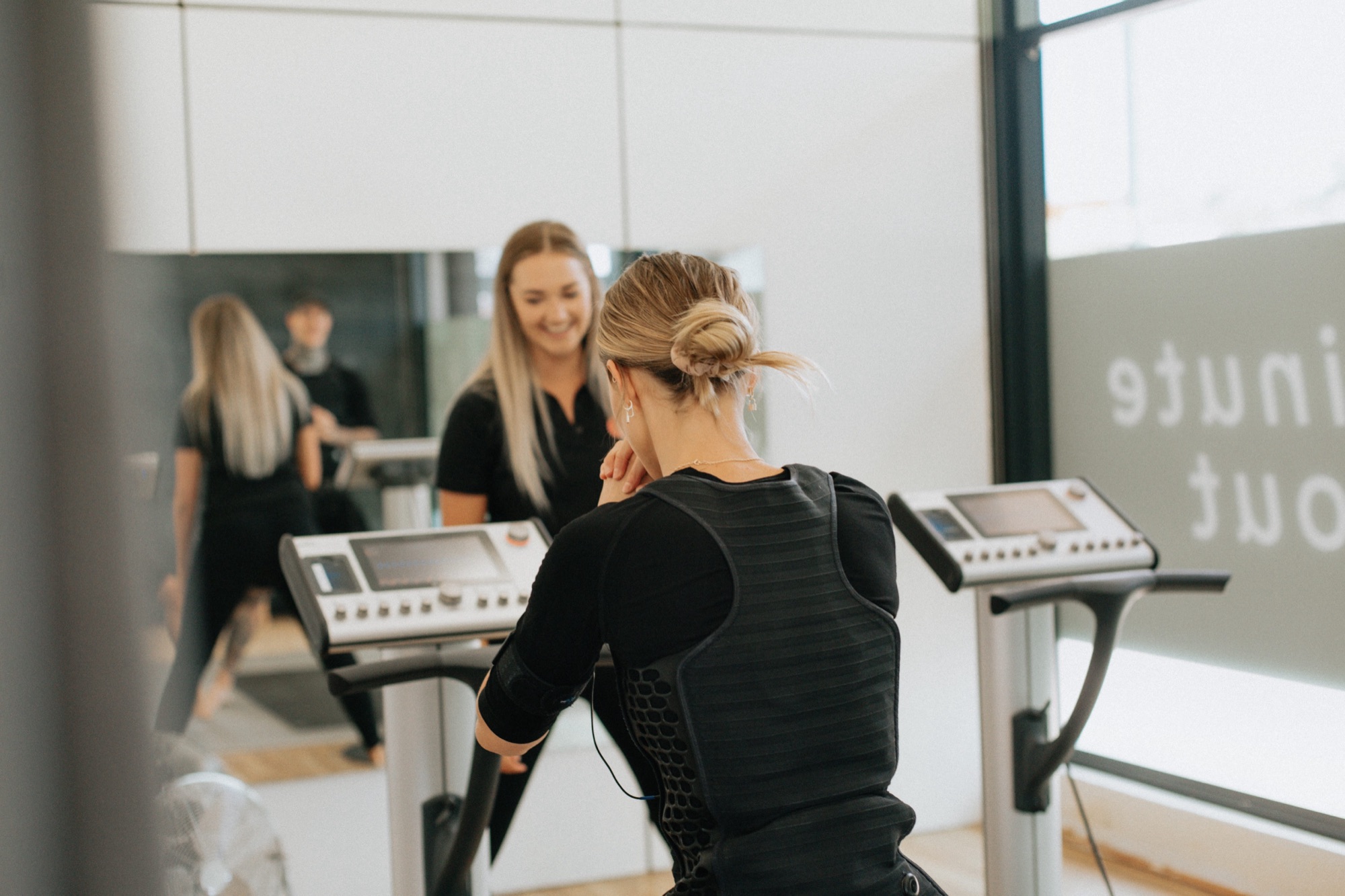 Clients training with a coach at 20FIT